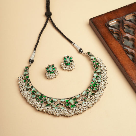 Floral Green stone Necklace Set with pearls