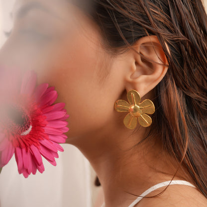 Stylish Gold Plated Flower Shaped Stud Earrings