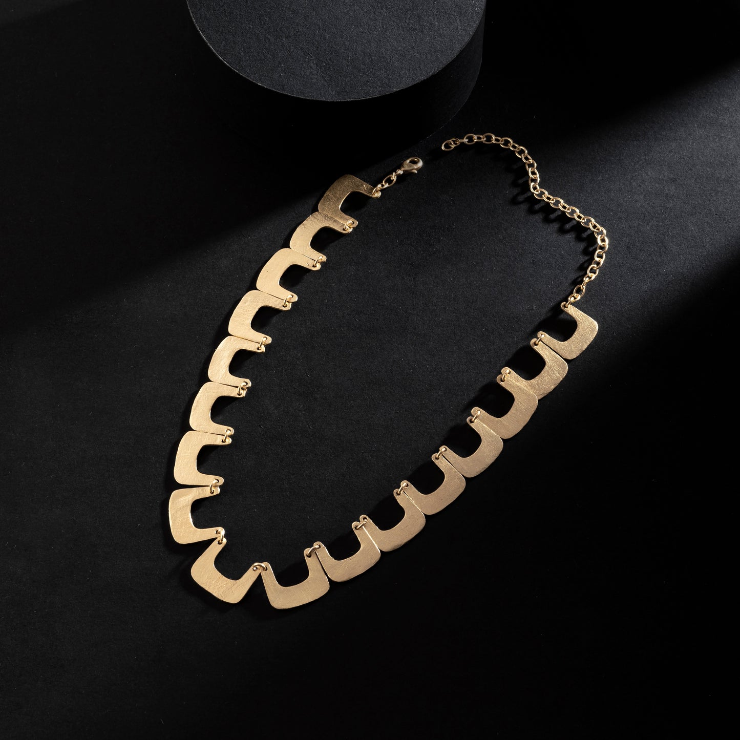 Gold platted Geometric elegant necklace